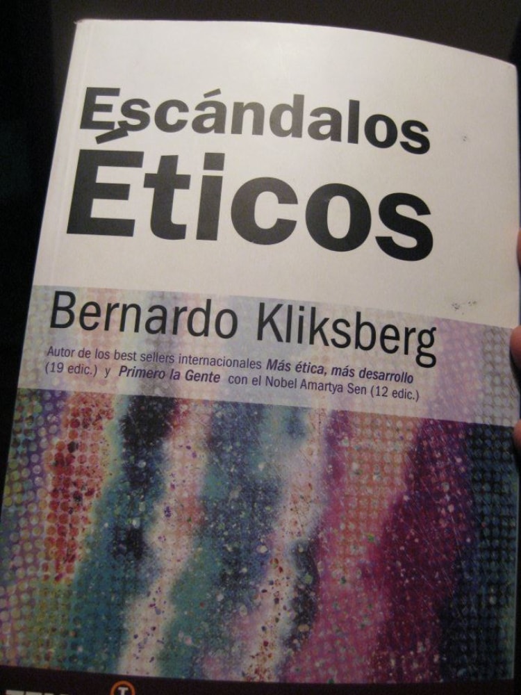 Bernardo Kliksberg - Escándalos Éticos - Tapa